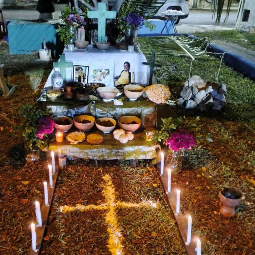 Imagen 1 de la publicación de Línea Abierta Yucatán: Mérida preserva sus raíces: Realizan con éxito el tradicional concurso de altares de Janal Pixán en San José Tecoh