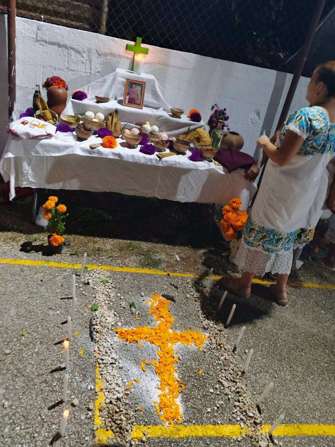 Imagen 2 de la publicación de Línea Abierta Yucatán: Mérida preserva sus raíces: Realizan con éxito el tradicional concurso de altares de Janal Pixán en San José Tecoh
