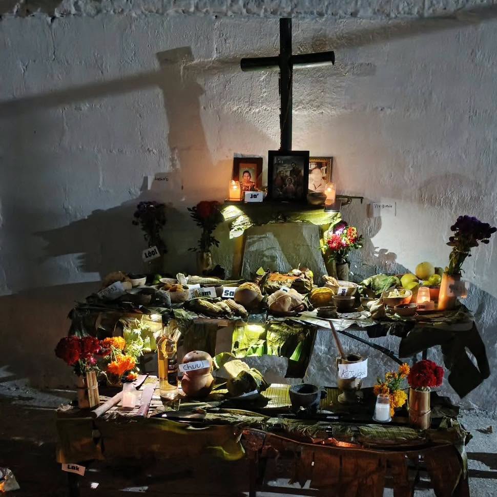 Imagen 5 de la publicación de Línea Abierta Yucatán: Mérida preserva sus raíces: Realizan con éxito el tradicional concurso de altares de Janal Pixán en San José Tecoh