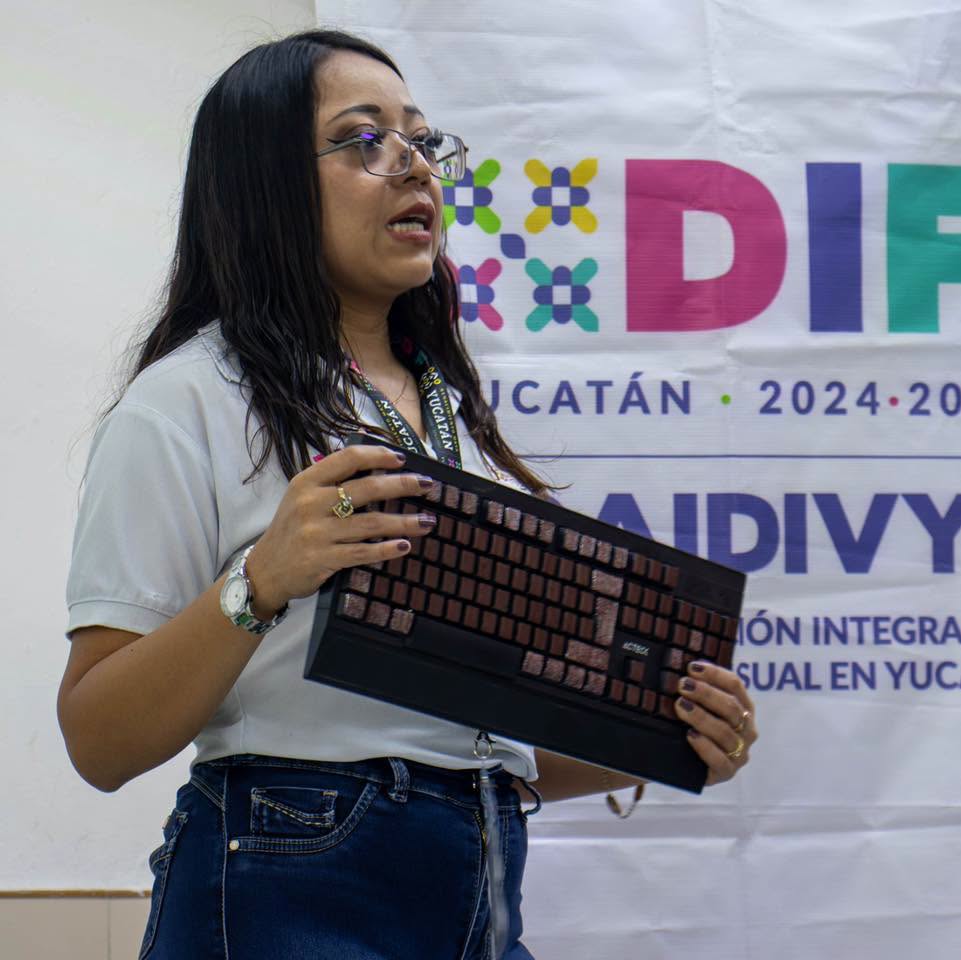 Imagen 4 de la publicación original de Línea Abierta Yucatán: DIF Yucatán promueve inclusión educativa mediante taller de sensibilización sobre discapacidad visual