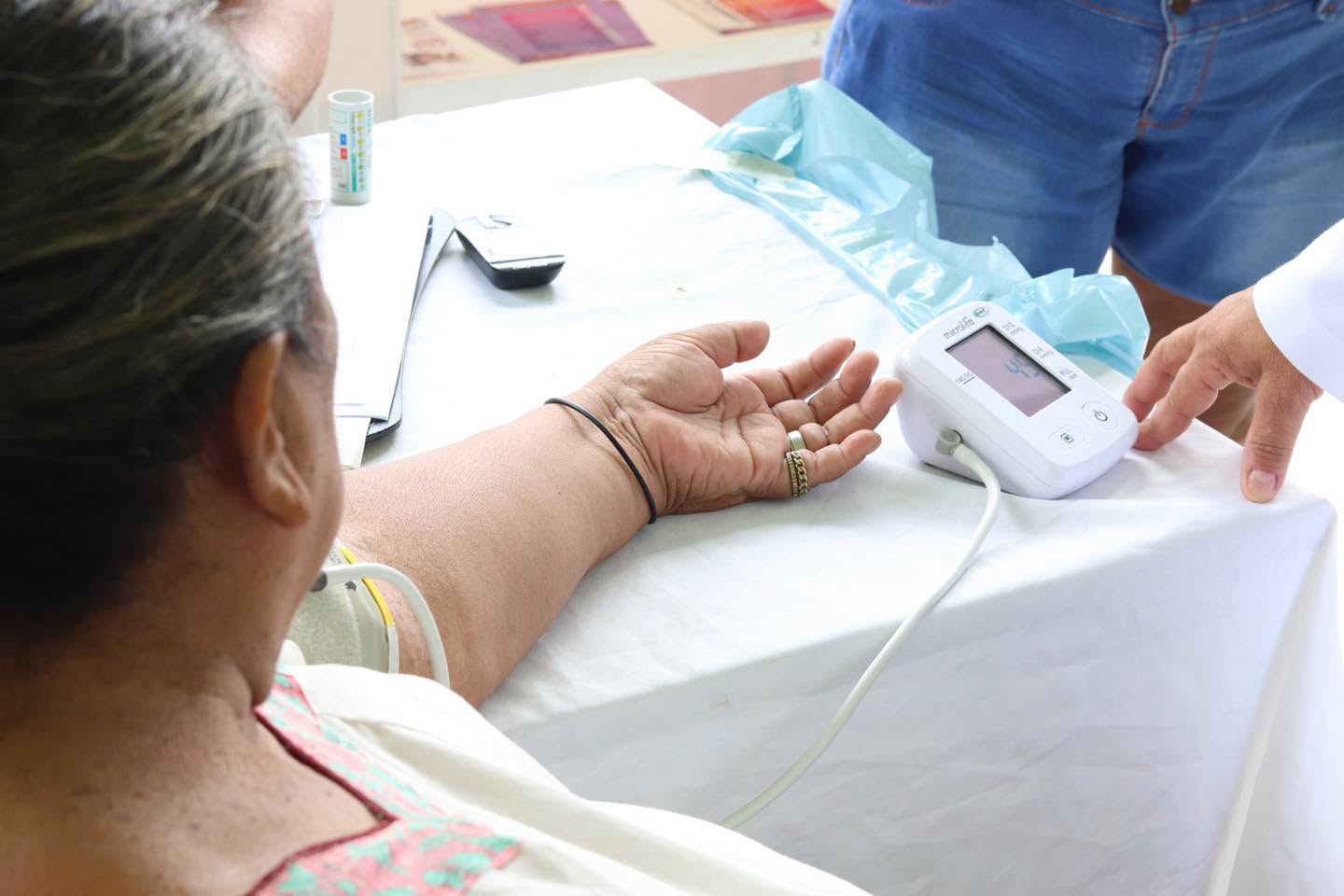 Atención de salud en una Feria Libre de Yucatán