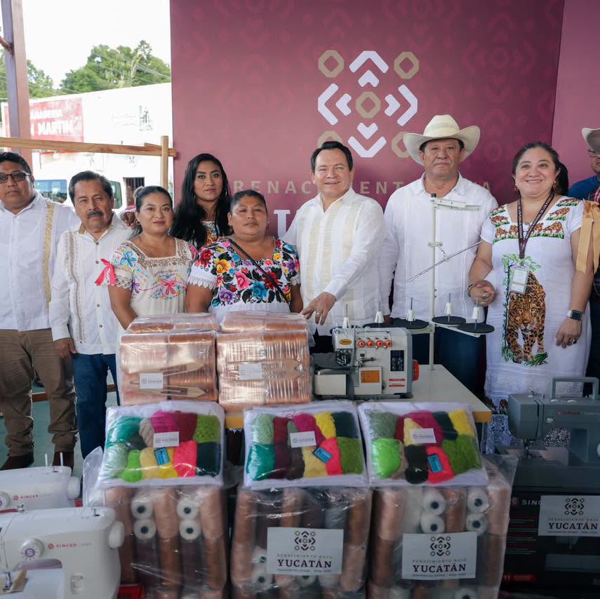 Imagen 4 de la publicación de Línea Abierta Yucatán: Marta Cecilia cosía con una máquina “antigüita”; hoy recibió una nueva y va a enseñar el oficio a sus hijas: 1,076 apoyos para mujeres de 41 municipios