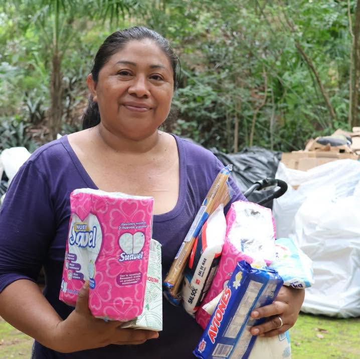 Imagen 2 de la publicación de Línea Abierta Yucatán: Familias intercambian residuos por productos de la canasta básica en Mercado Circular de Mérida