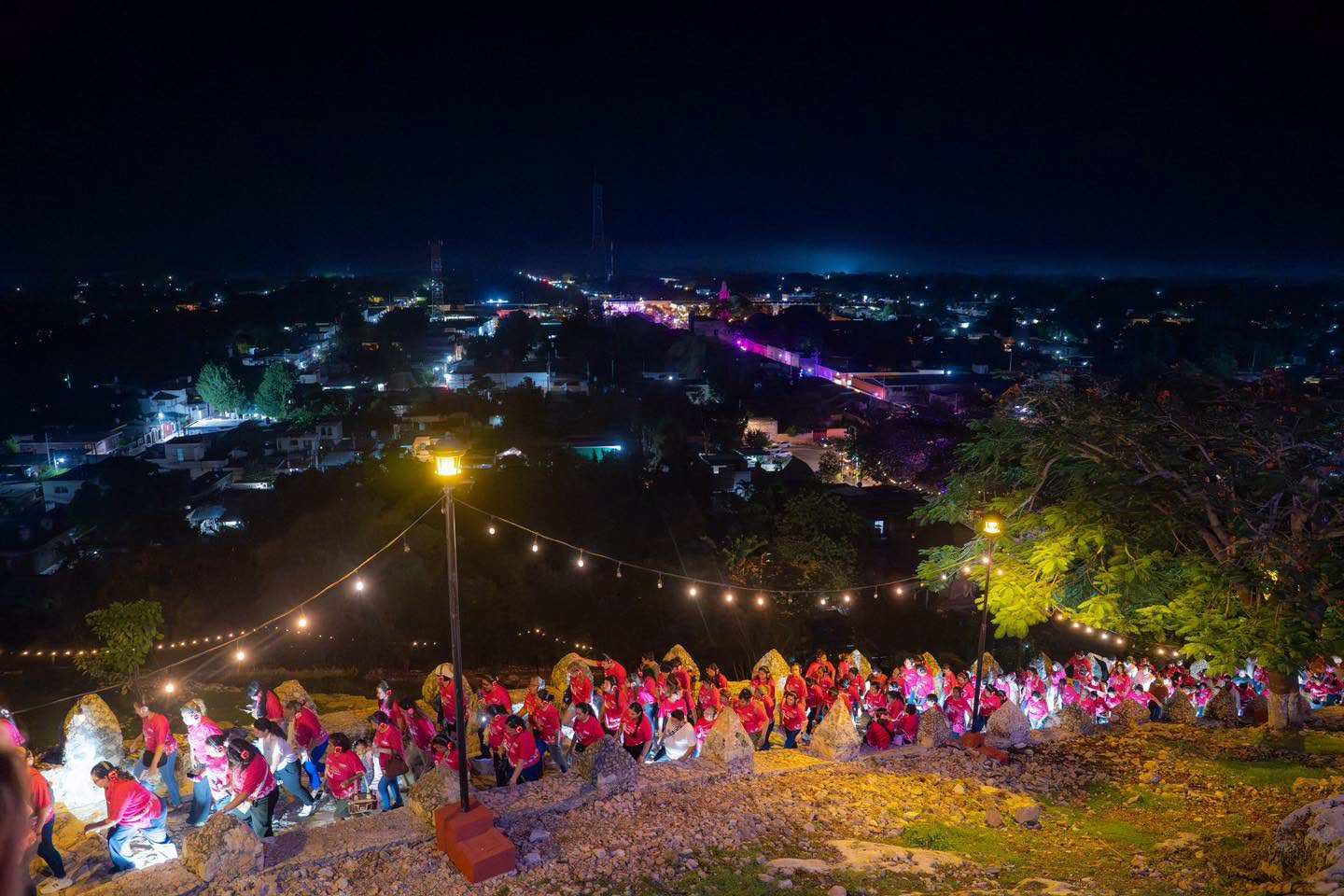 Imagen 2 de la publicación de Línea Abierta Yucatán: Tekax se ilumina de esperanza con la Caminata de Luz del DIF Yucatán