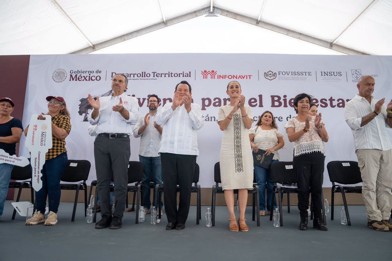 Imagen 4 de la publicación de Línea Abierta Yucatán: Guadalupe recibe las llaves de su casa: entregan 432 viviendas en Umán